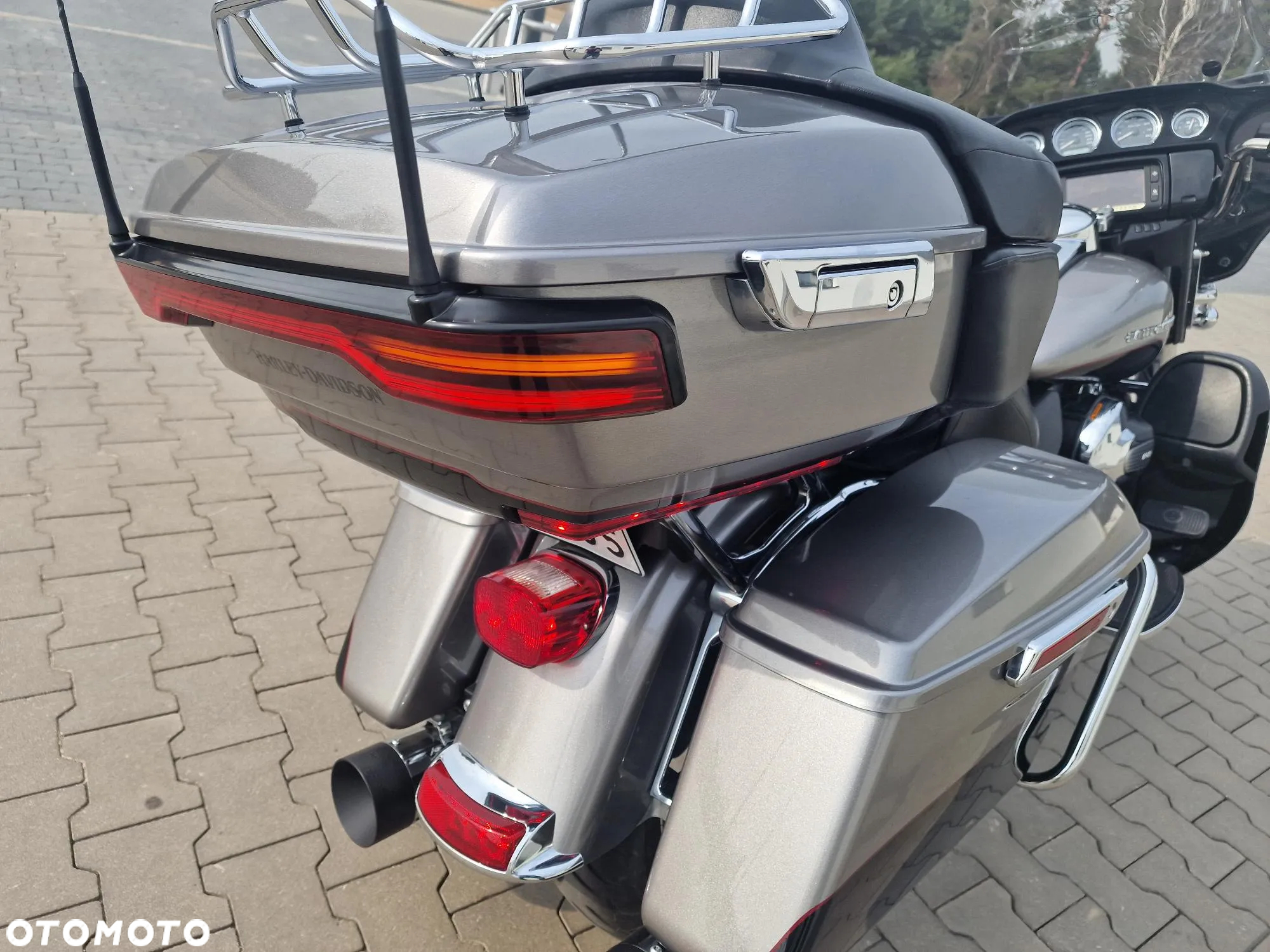 Harley-Davidson FLH Electra Glide - 15