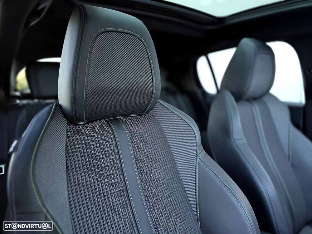 Peugeot e-208 GT - 33