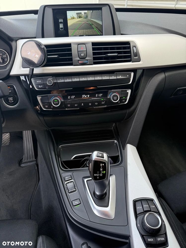 BMW 3GT 320i xDrive Advantage - 30