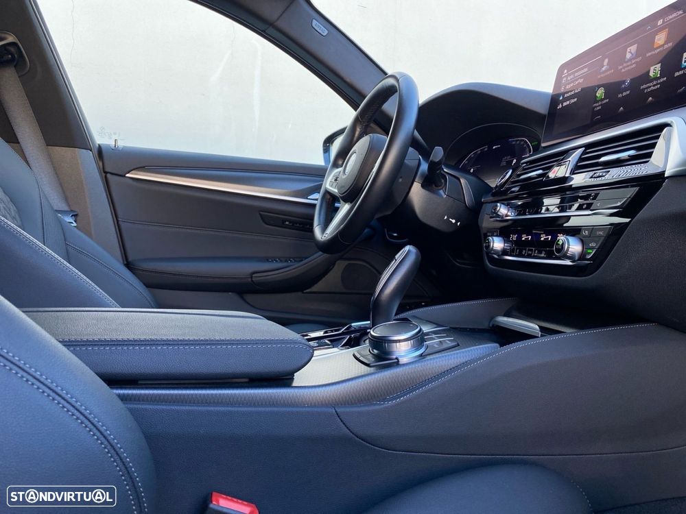 BMW 530 e Pack Desportivo M - 14