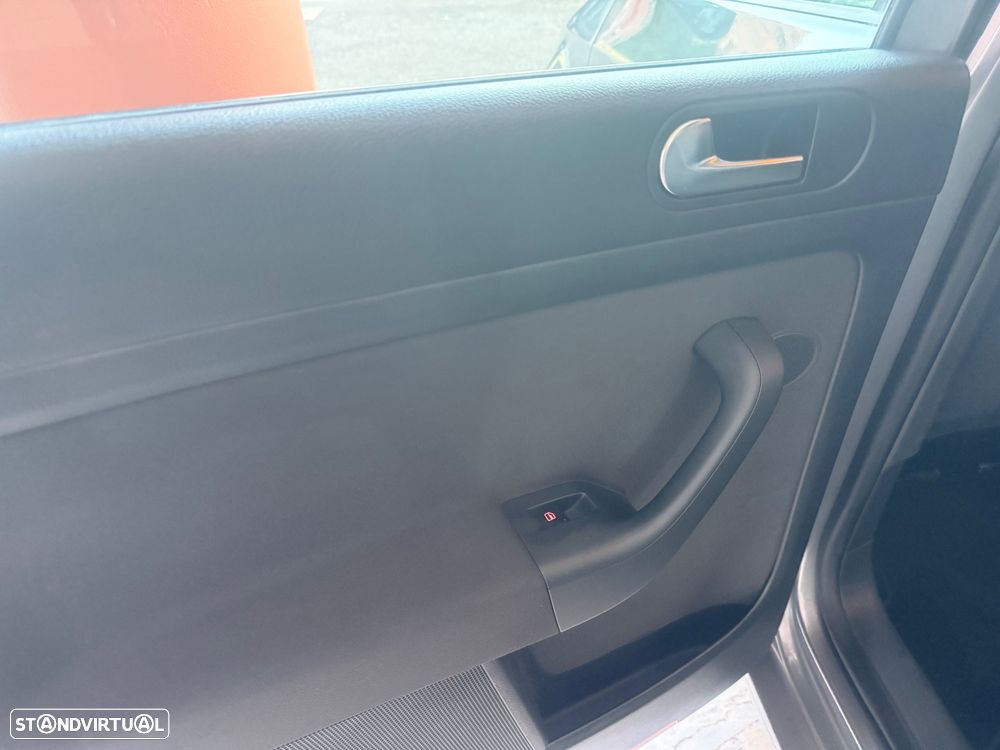 VW Golf Plus 1.6 TDi Highline - 35