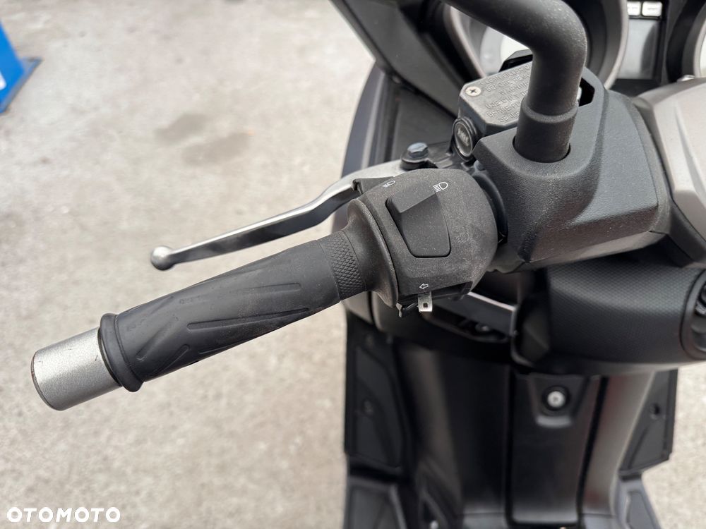 Yamaha X-max - 12