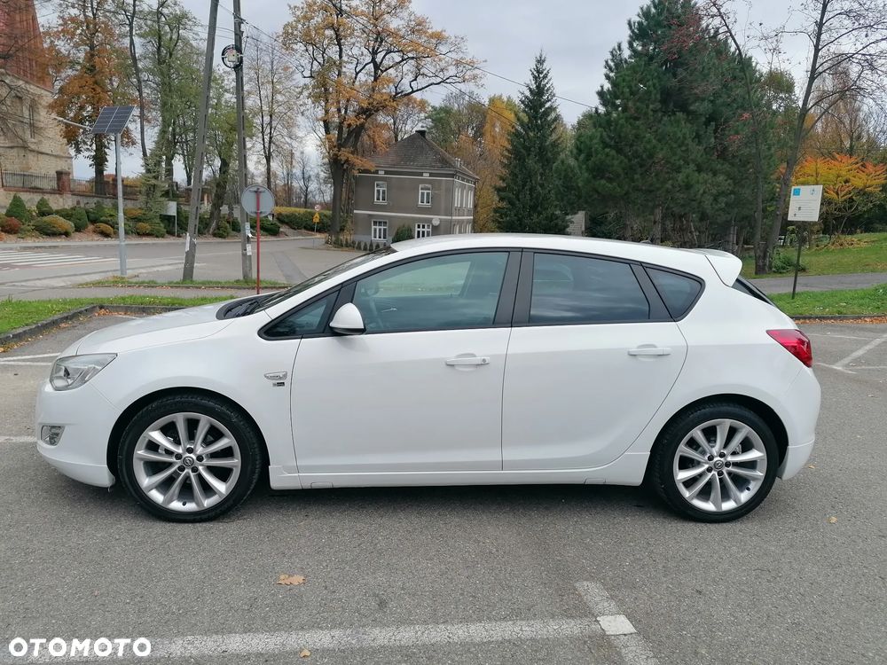 Opel Astra 1.4 Turbo 150 Jahre - 9