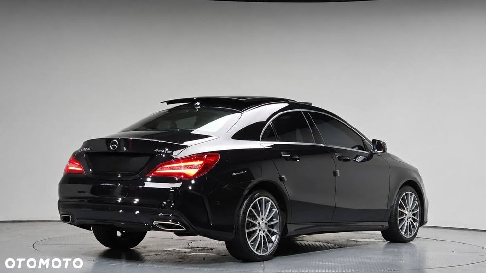 Mercedes-Benz CLA 250 4Matic 7G-DCT AMG Line - 3