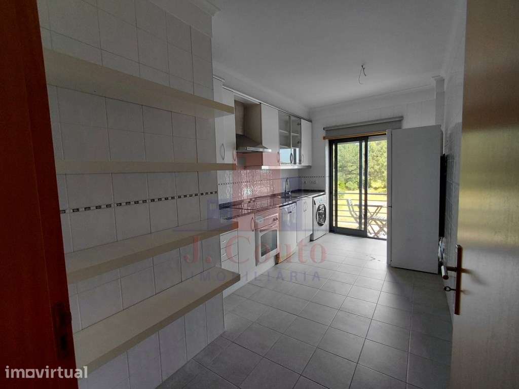 Apartamento T2 Junto ao Colégio Rainha Rainha D. Leonor - Grande imagem: 2/23