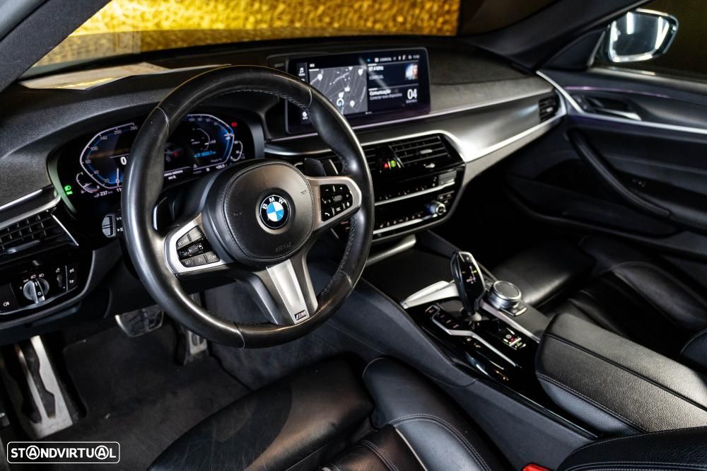 BMW 530 e Pack Desportivo M - 17