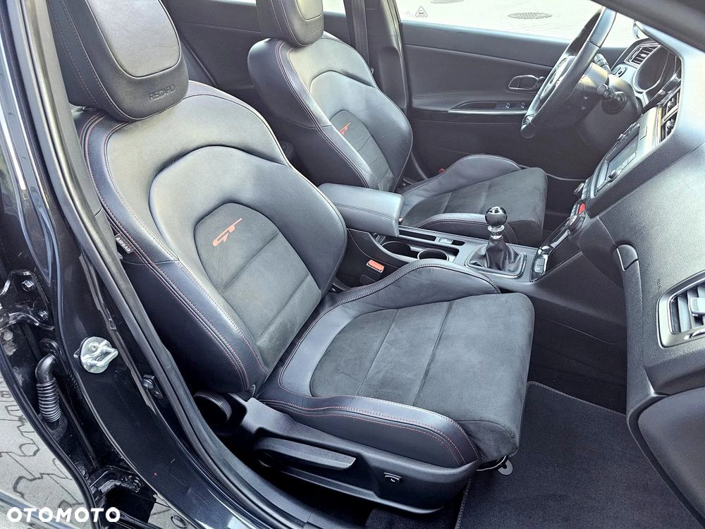 Kia Ceed 1.6 T-GDI GT - 22