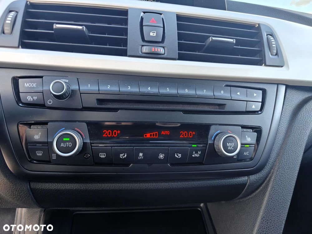 BMW Seria 3 320d Touring Sport Line - 13