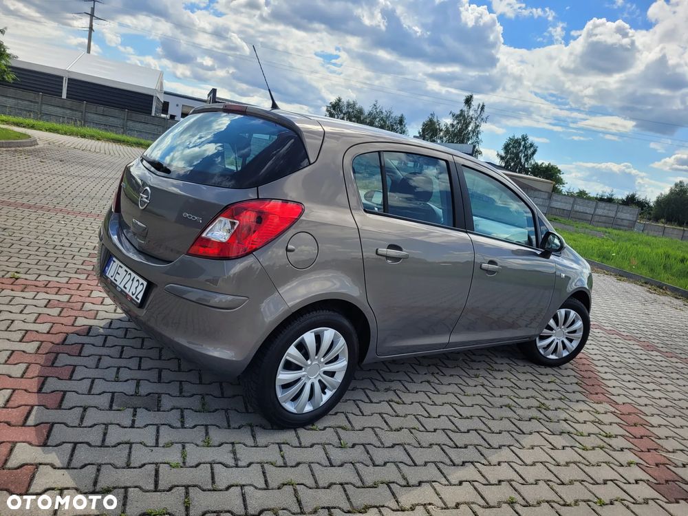 Opel Corsa 1.2 16V Cosmo - 12