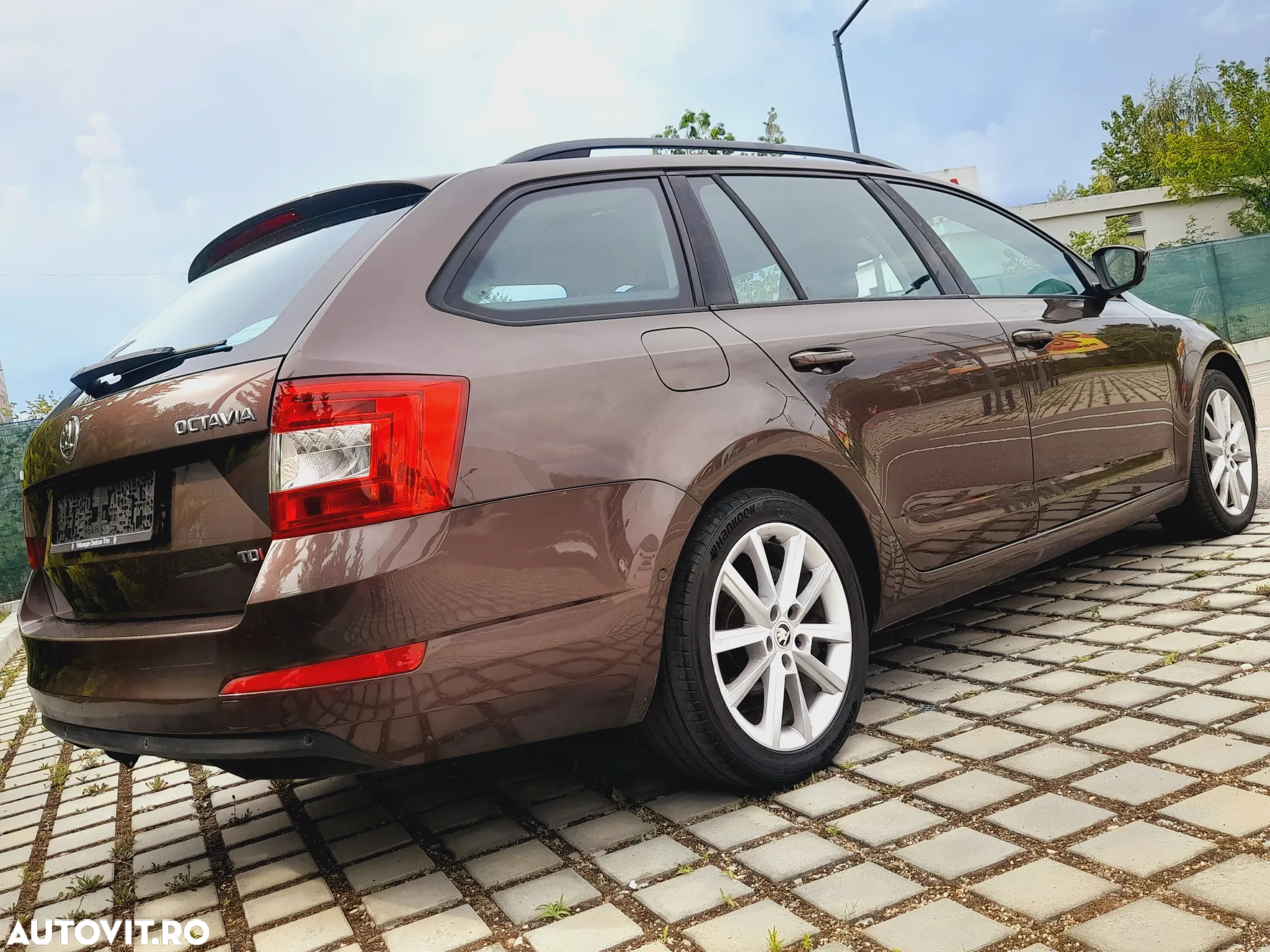 Skoda Octavia Combi 2.0 TDI DSG Premium Edition - 22