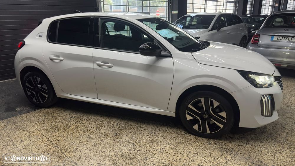Peugeot e-208 Allure - 11
