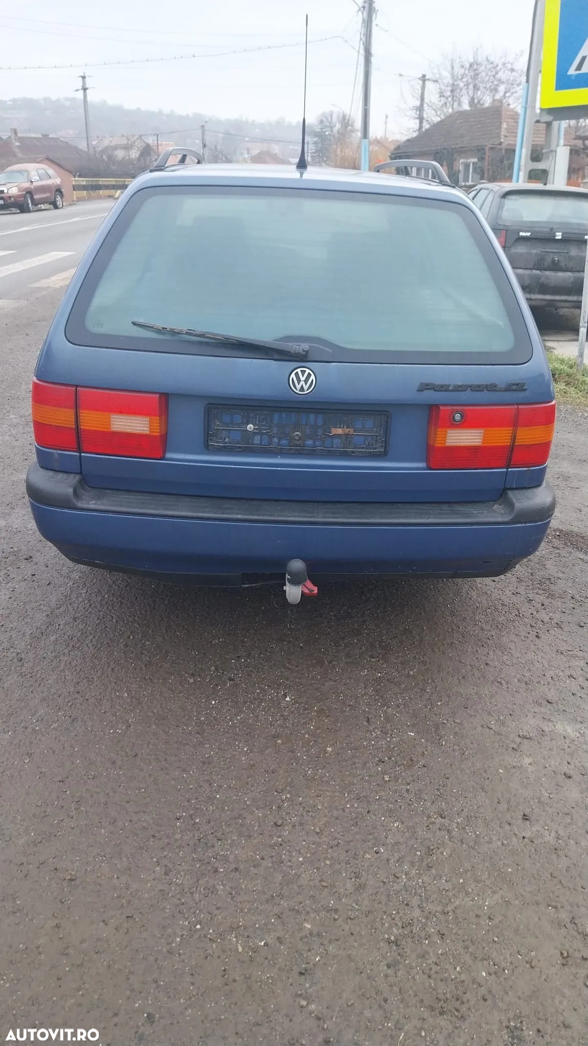 Dezmembram Volkswagen Passat 1,8 benzina ,1993-1996 - 2