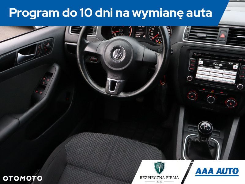 Volkswagen Jetta - 8