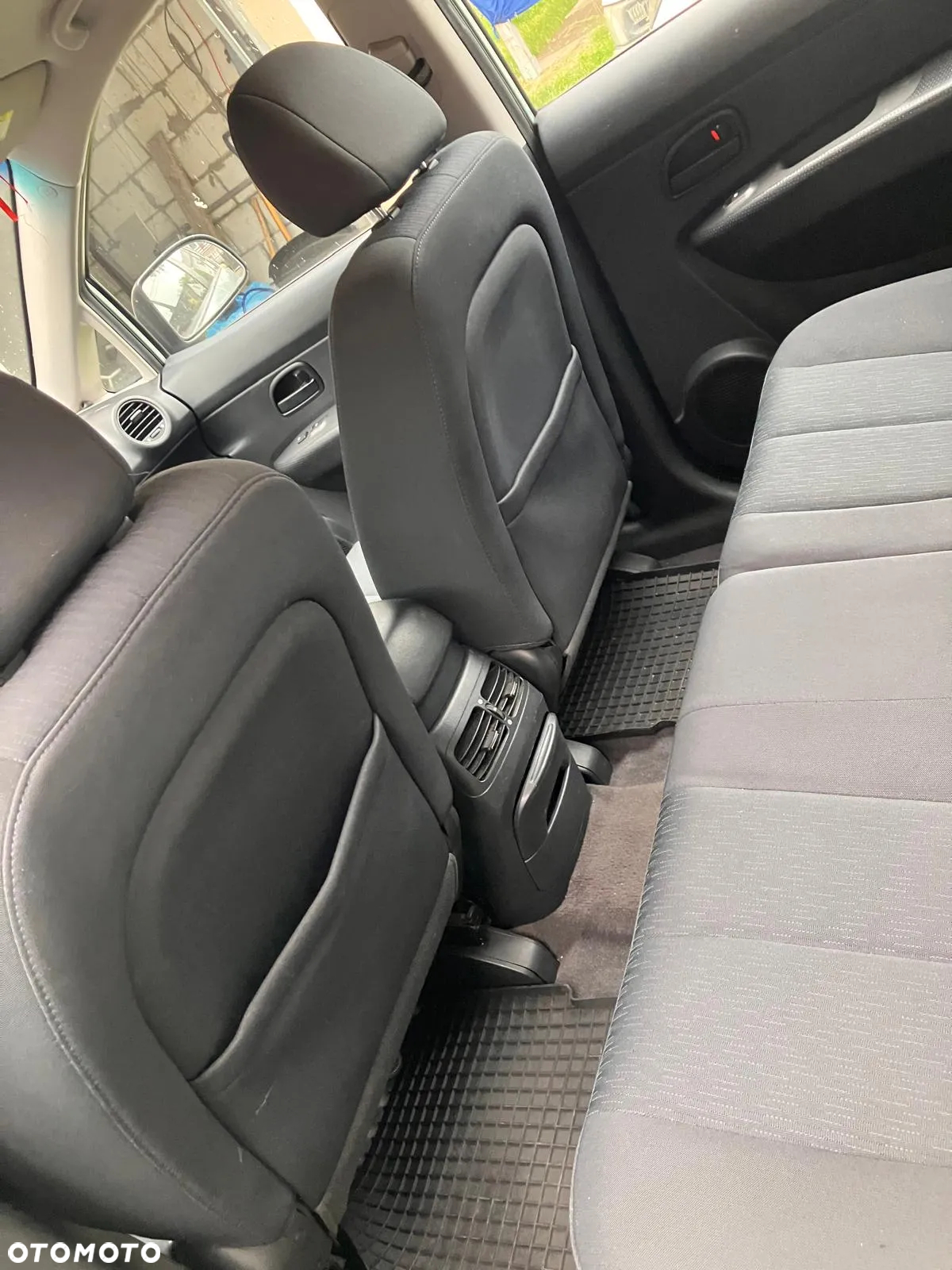 Kia Carens - 10