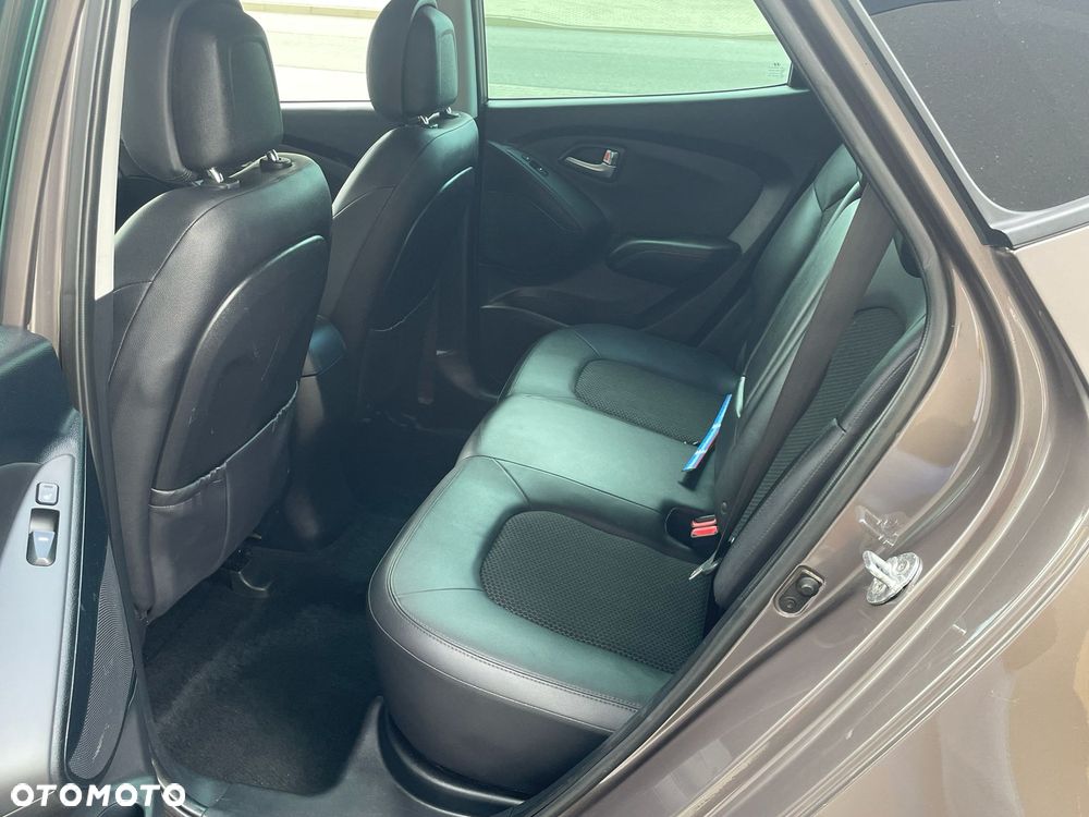 Hyundai ix35 2.0 CRDi 4WD Fifa World Cup Gold Edition - 18