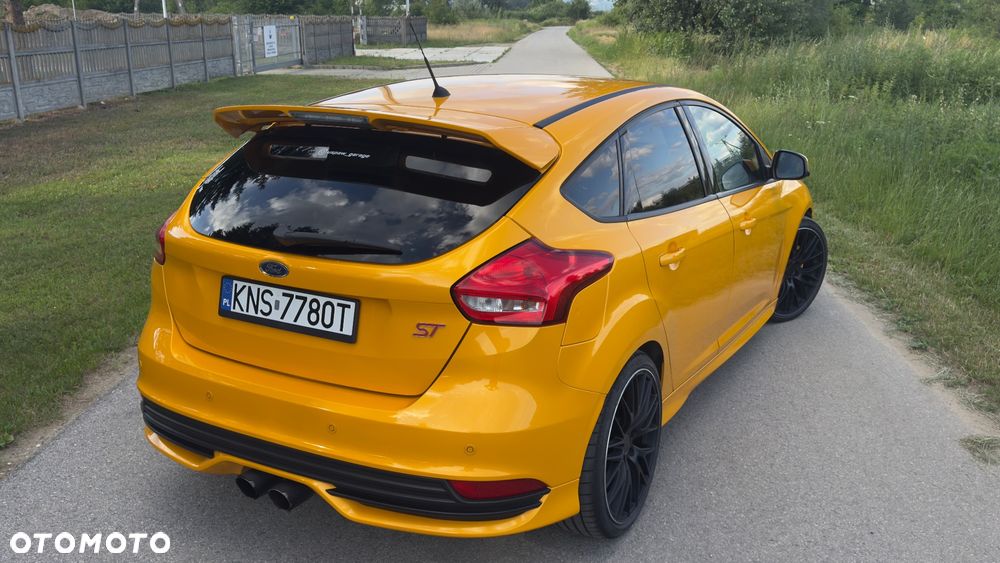 Ford Focus 2.0 EcoBoost ST mit Leder-Sport-Paket - 9