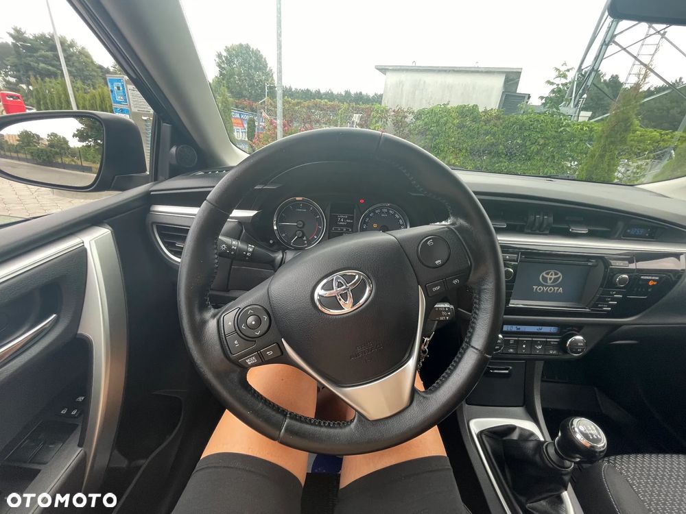 Toyota Corolla 1.6 Prestige EU6 - 19