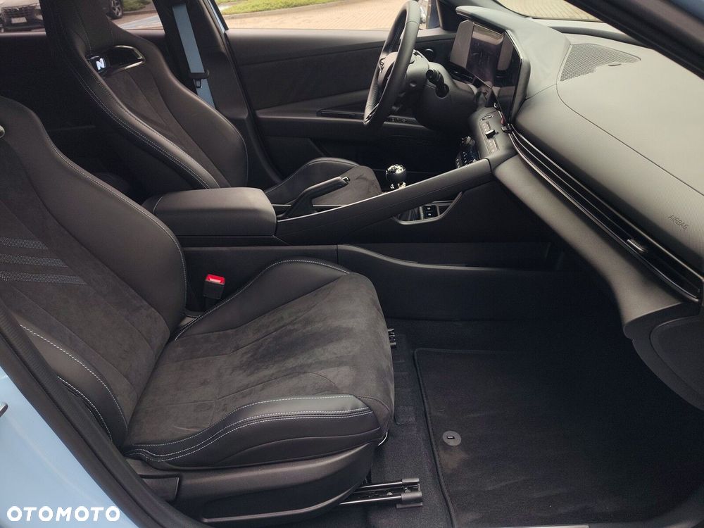 Hyundai Elantra - 30