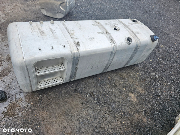 Actros mp4 mp5 zbiornik paliwa A9604703301/Z001 820/90l