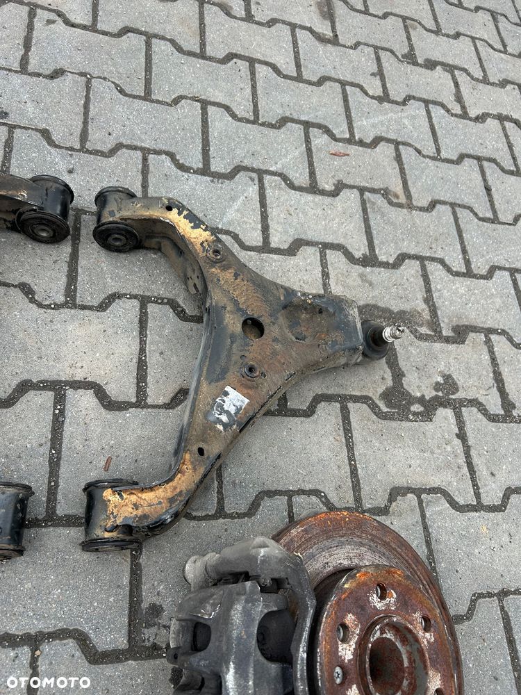 Mercedes Sprinter W907 W910 zwrotnica lewa prawa wahacz 2.0 - 3