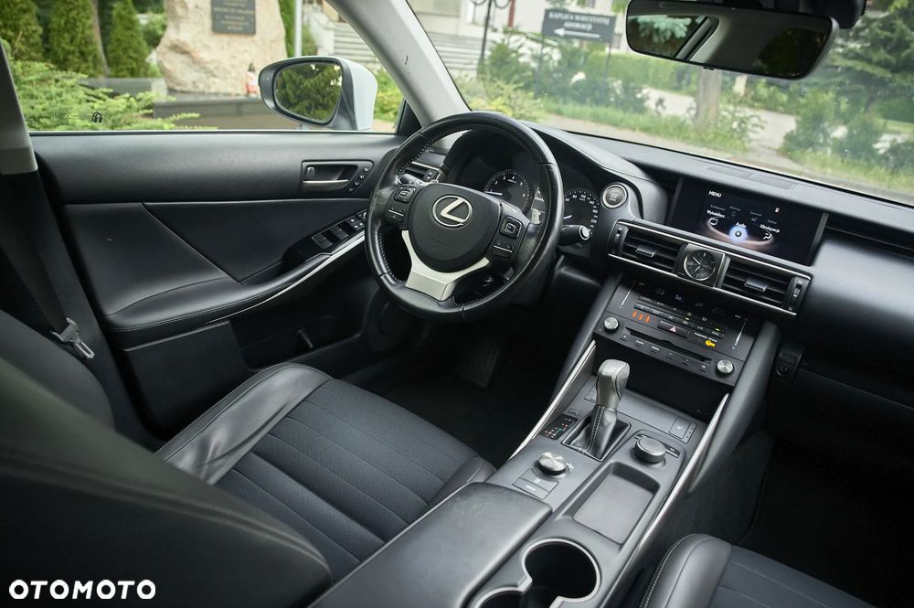 Lexus IS 200t / 300 F Sport - 28