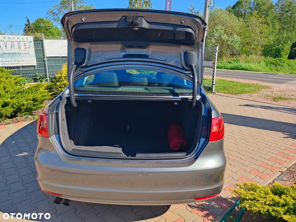 Volkswagen Jetta - 14