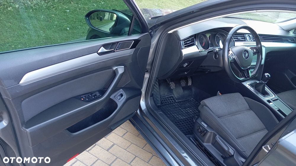 Volkswagen Passat 1.6 TDI (BlueMotion Technology) Trendline - 13