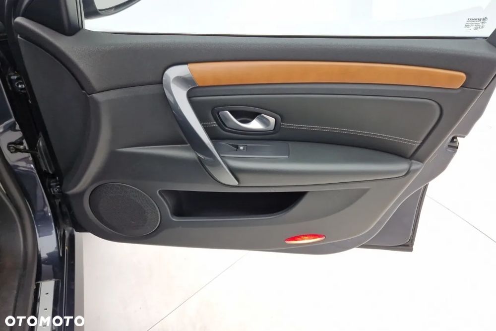 Renault Laguna 3.0 dCi V6 FAP Initiale - 15