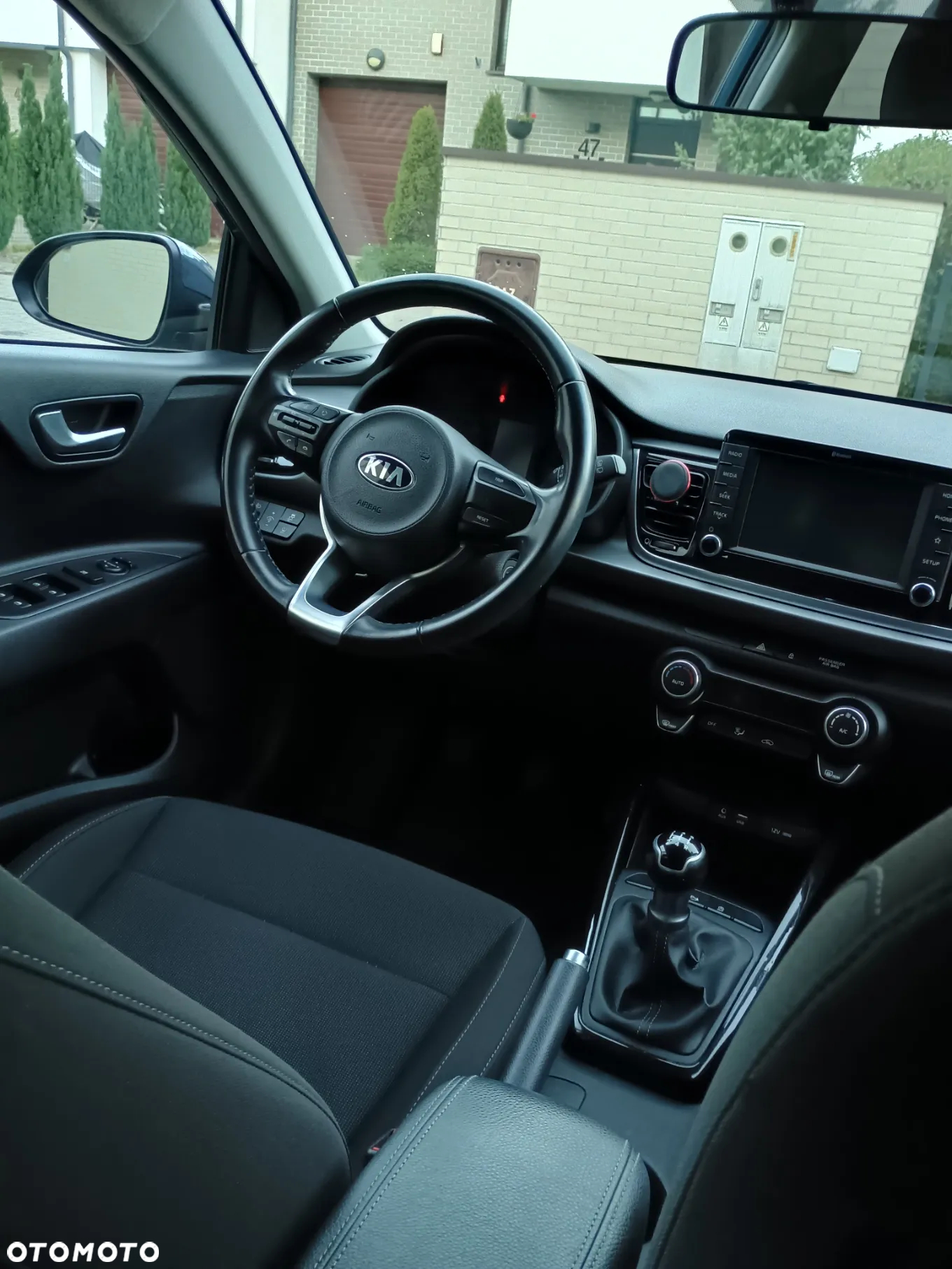 Kia Rio 1.2 L - 8