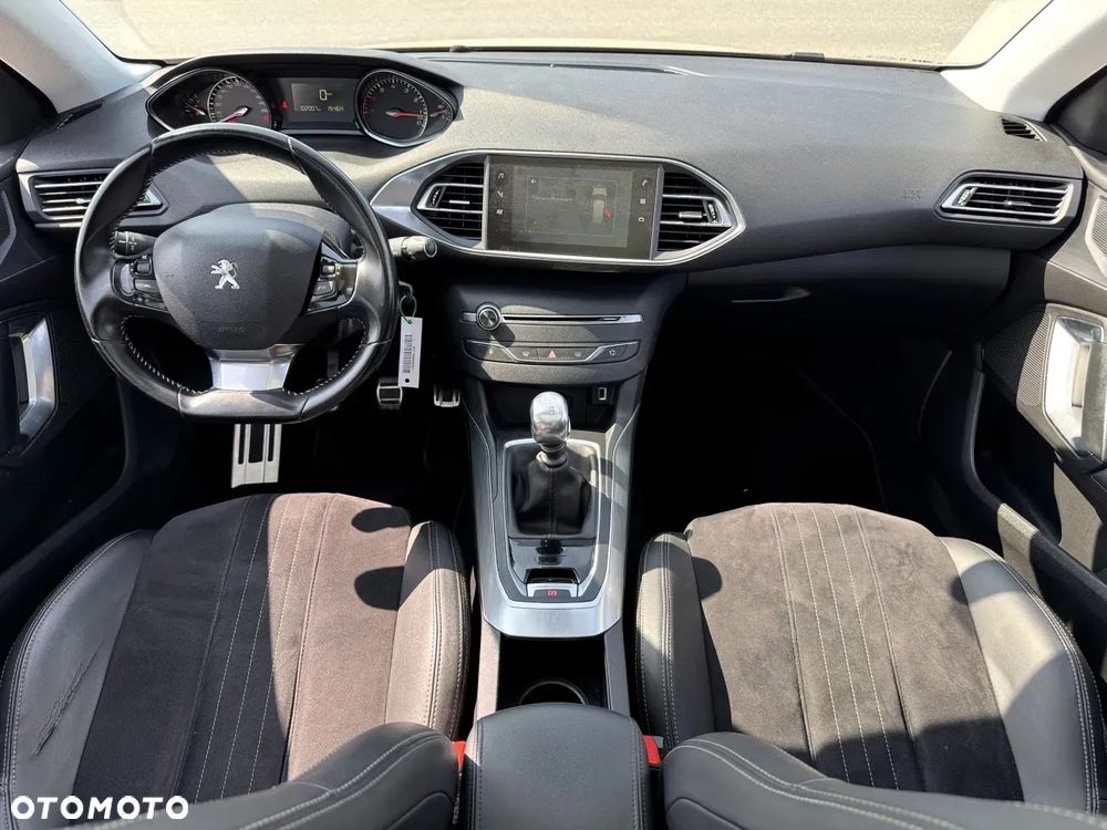 Peugeot 308 1.2 PureTech Allure S&S - 6