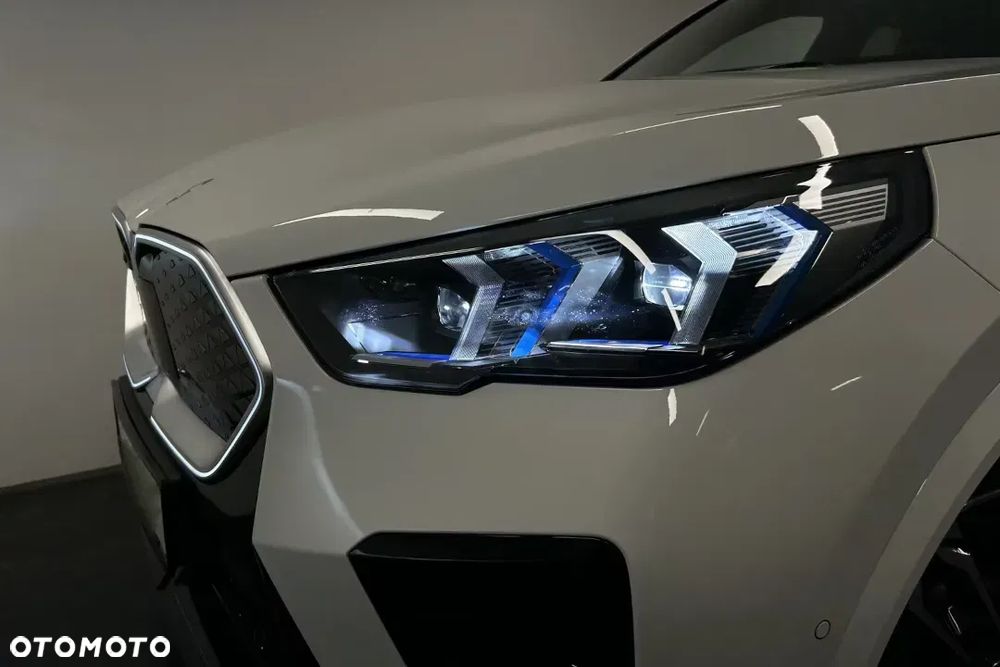 BMW iX2 eDrive20 66.5kWh M Sport - 4