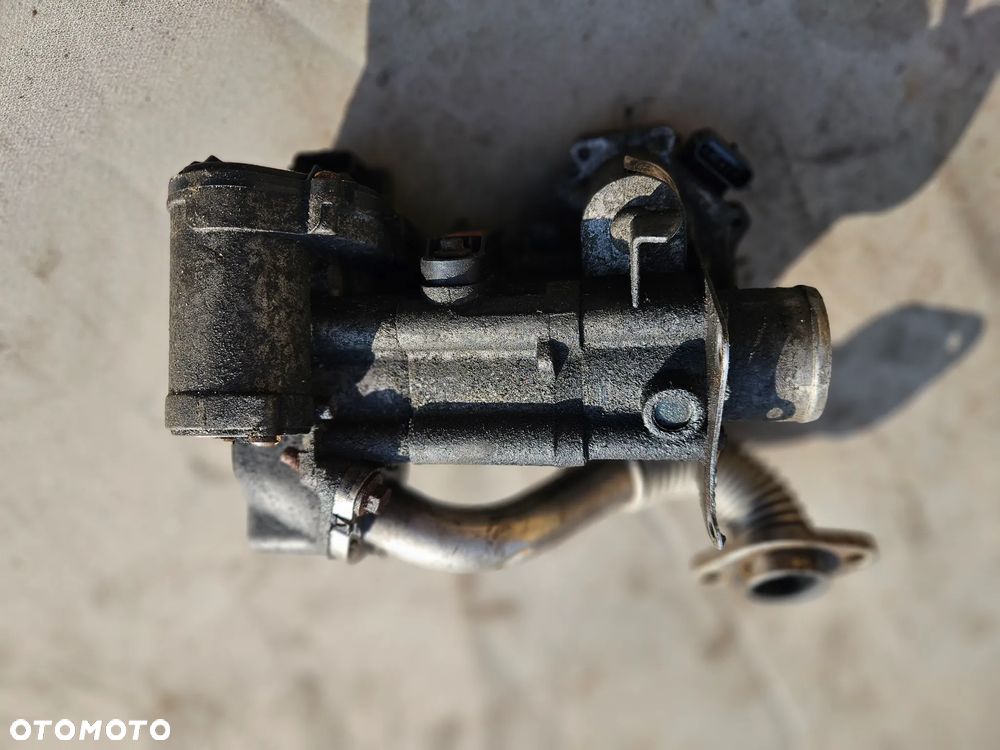 Przepustnica zawór EGR Opel VIVARO Renault TRAFIC 2,0 DCI Master 2,3 DCI 8200987453C - 3