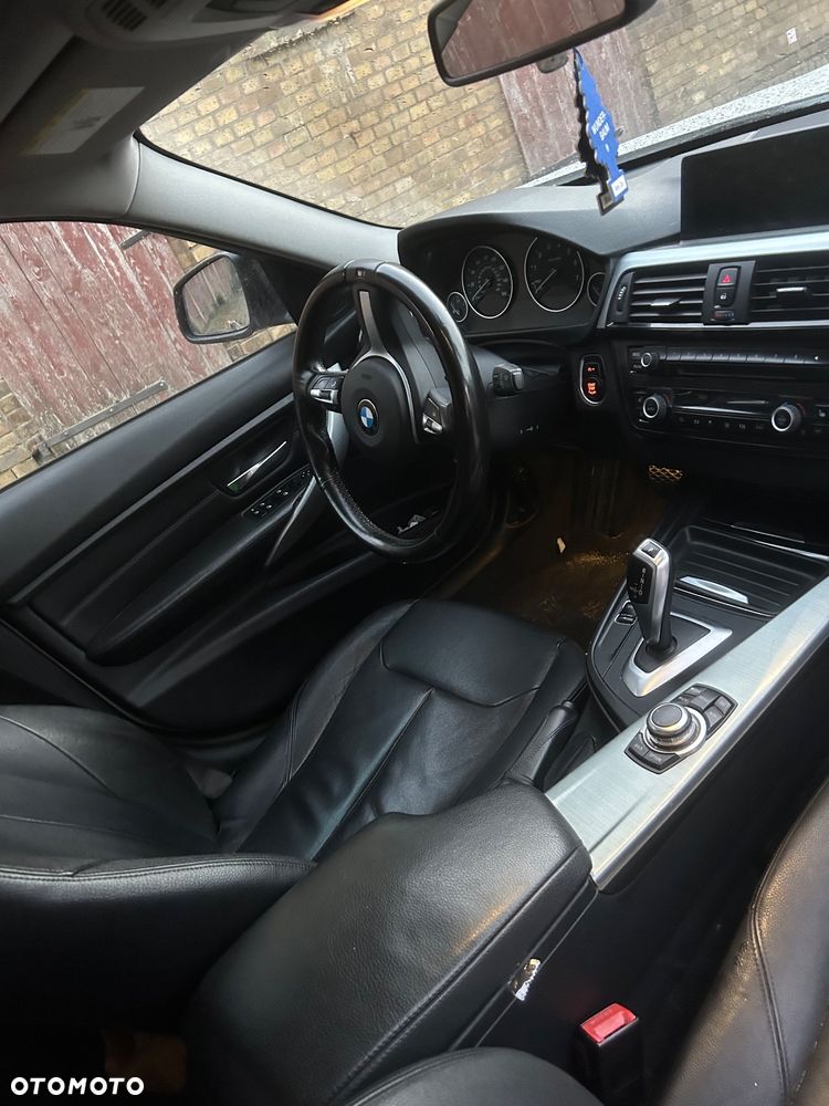 BMW Seria 3 335i xDrive M Sport - 12