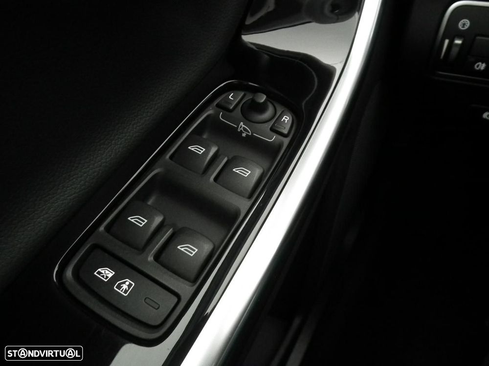 Volvo XC 60 2.0 D3 Dynamic Edition Geartronic - 32