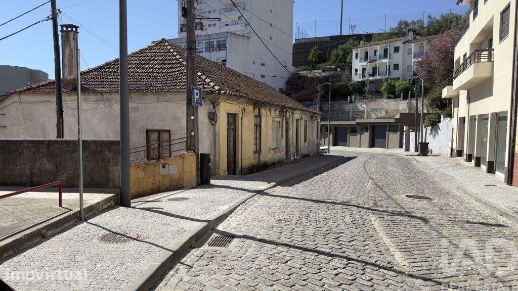 Moradia em banda em Peso da Régua e Godim de 520 m2 - Grande imagem: 2/20