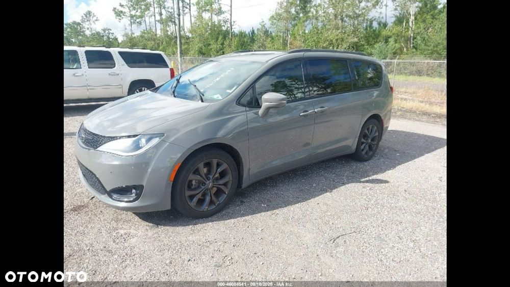 Chrysler Pacifica - 2