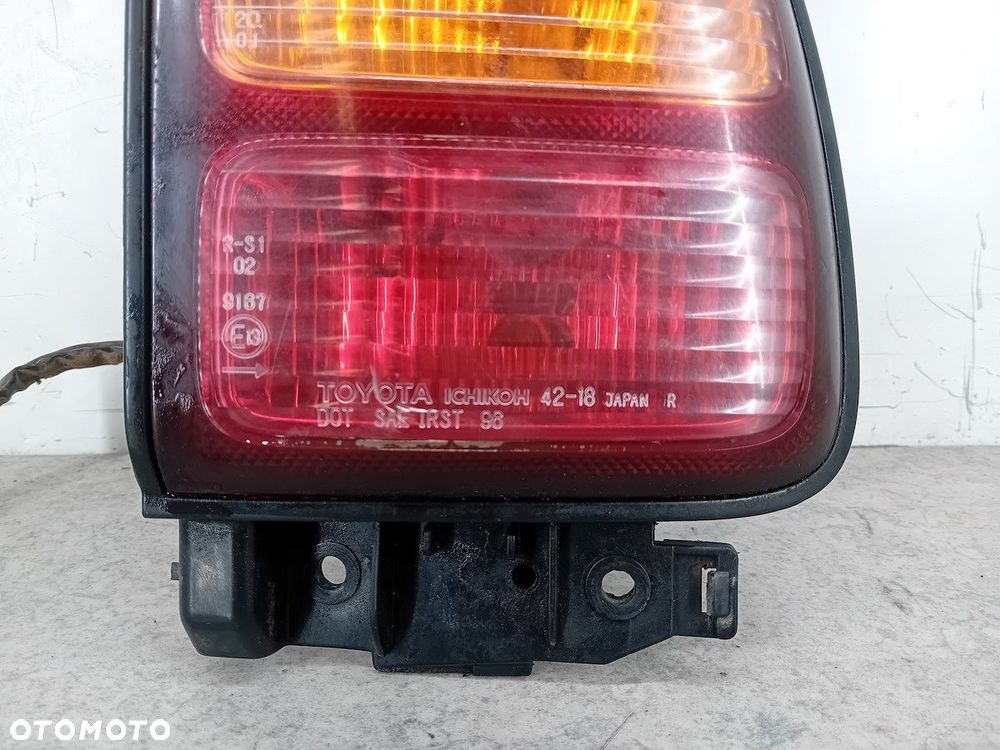 LAMPA TYLNA PRAWA TOYOTA RAV4 I ( 94-00 ) T21R - 2