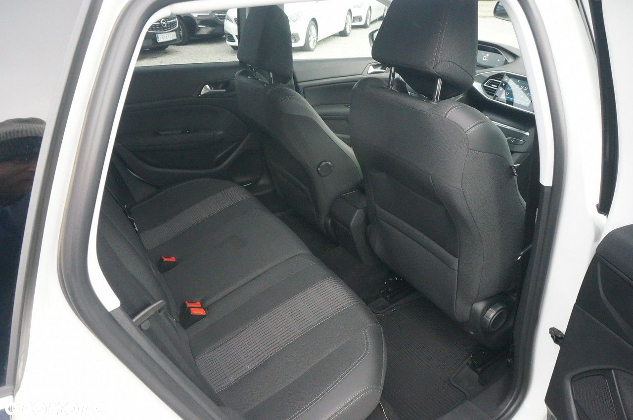 Peugeot 308 1.5 BlueHDi Allure Pack S&S EAT8 - 31