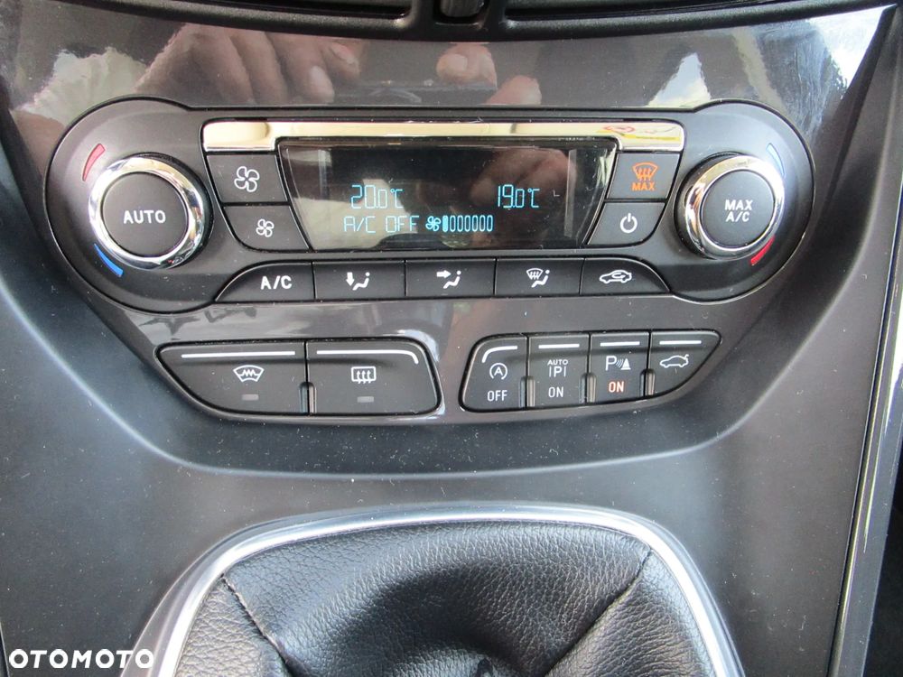 Ford Kuga 2.0 TDCi 2x4 Business Edition - 32