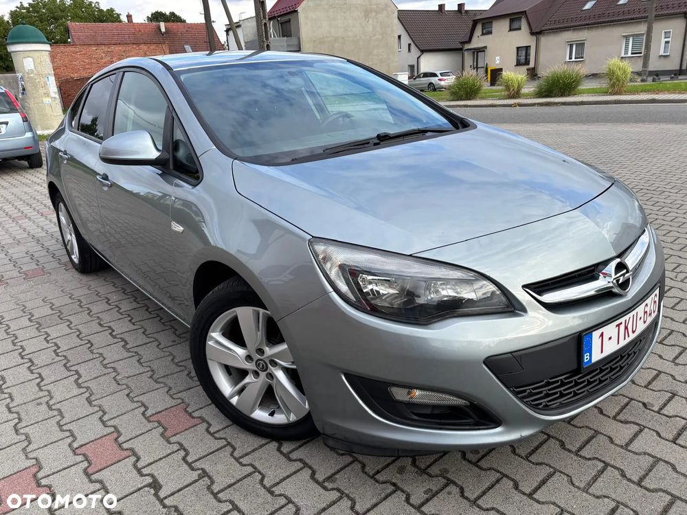 Opel Astra 1.6 Exklusiv - 1