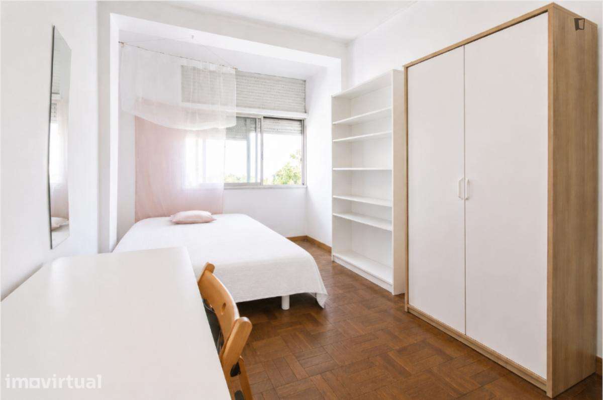 Quarto - localizado em Estrela Lisbon - Grande imagem: 5/13