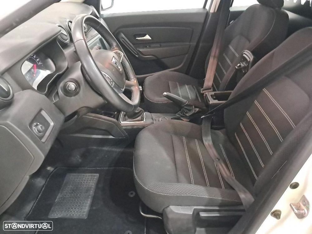 Dacia Duster 1.5 BLUE DCI 115HP VAN 4WD - 3