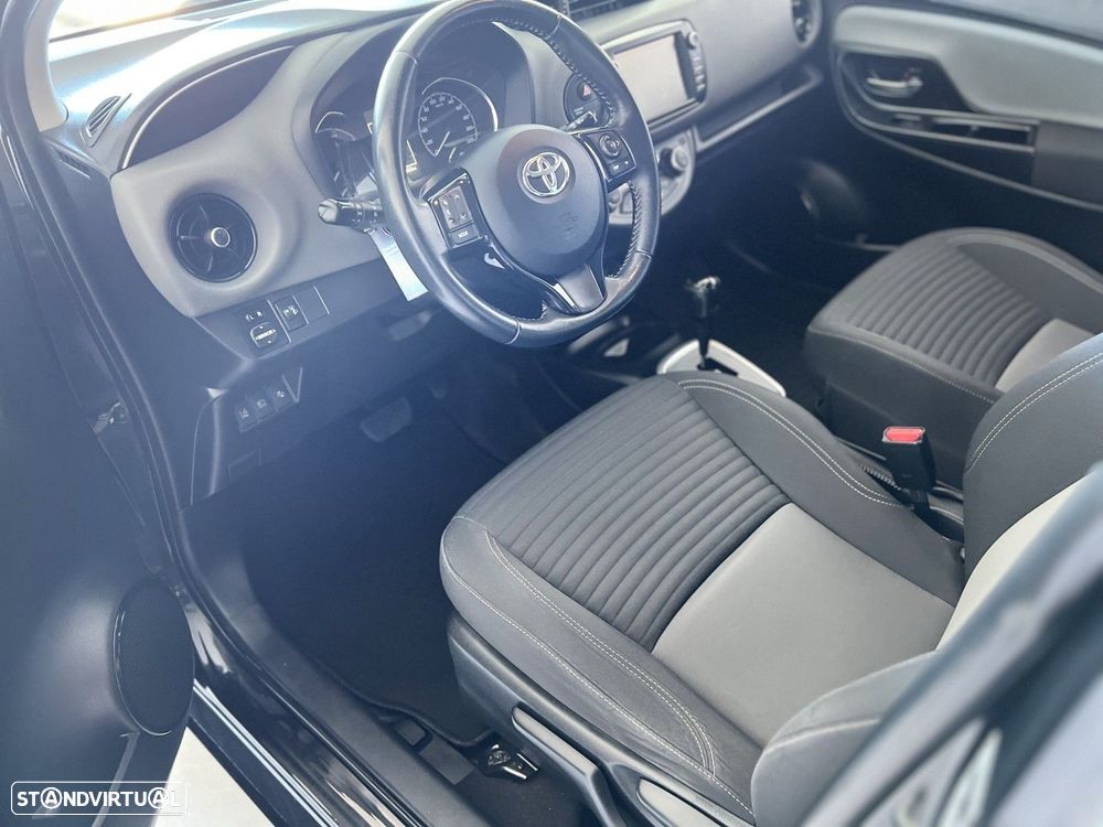 Toyota Yaris 1.5 HSD Comfort+P.Style - 12