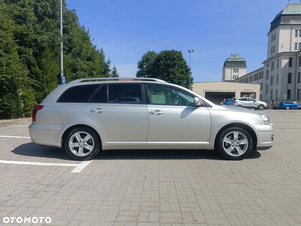 Toyota Avensis - 15