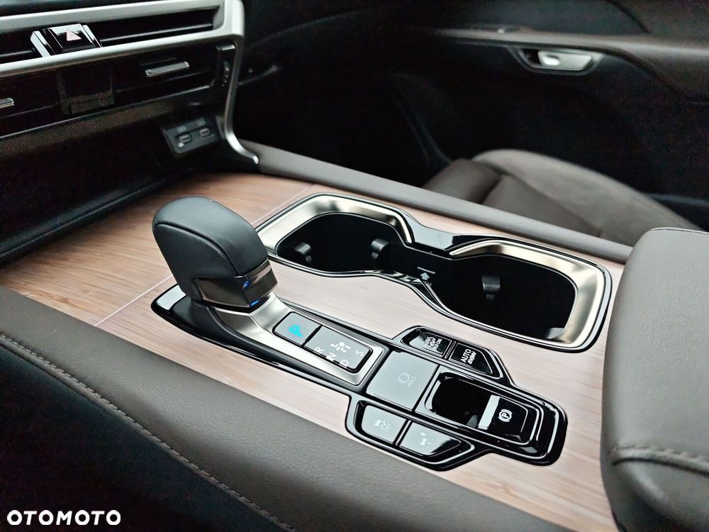 Lexus RX 450h+ Omotenashi - 24