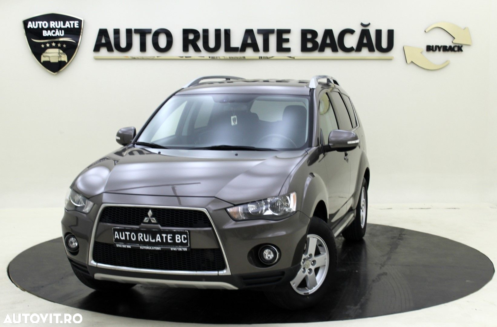 Mitsubishi Outlander - 2