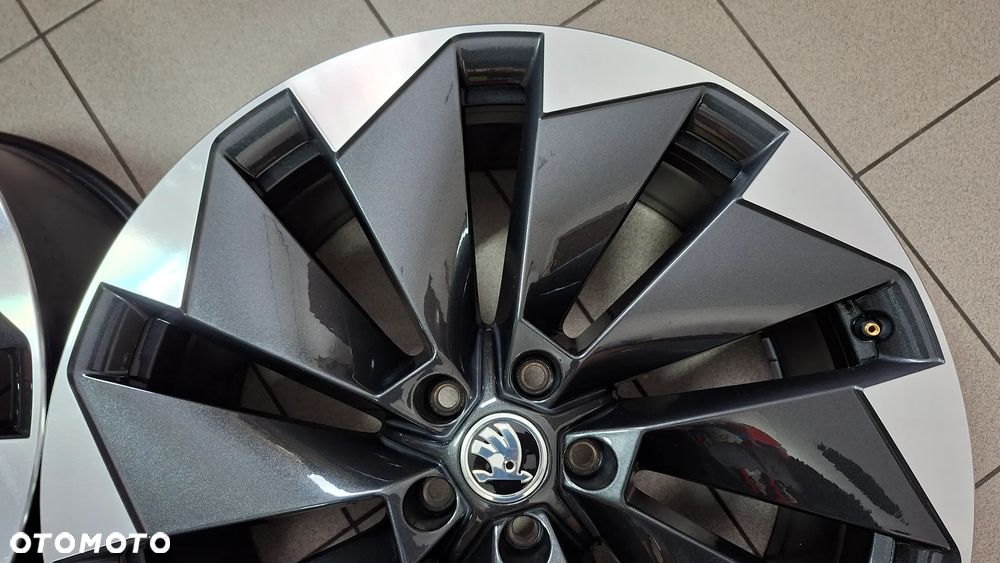 Felgi Aluminiowe 21 Skoda Enyaq IV 5x112 ET 40 Betria - 10