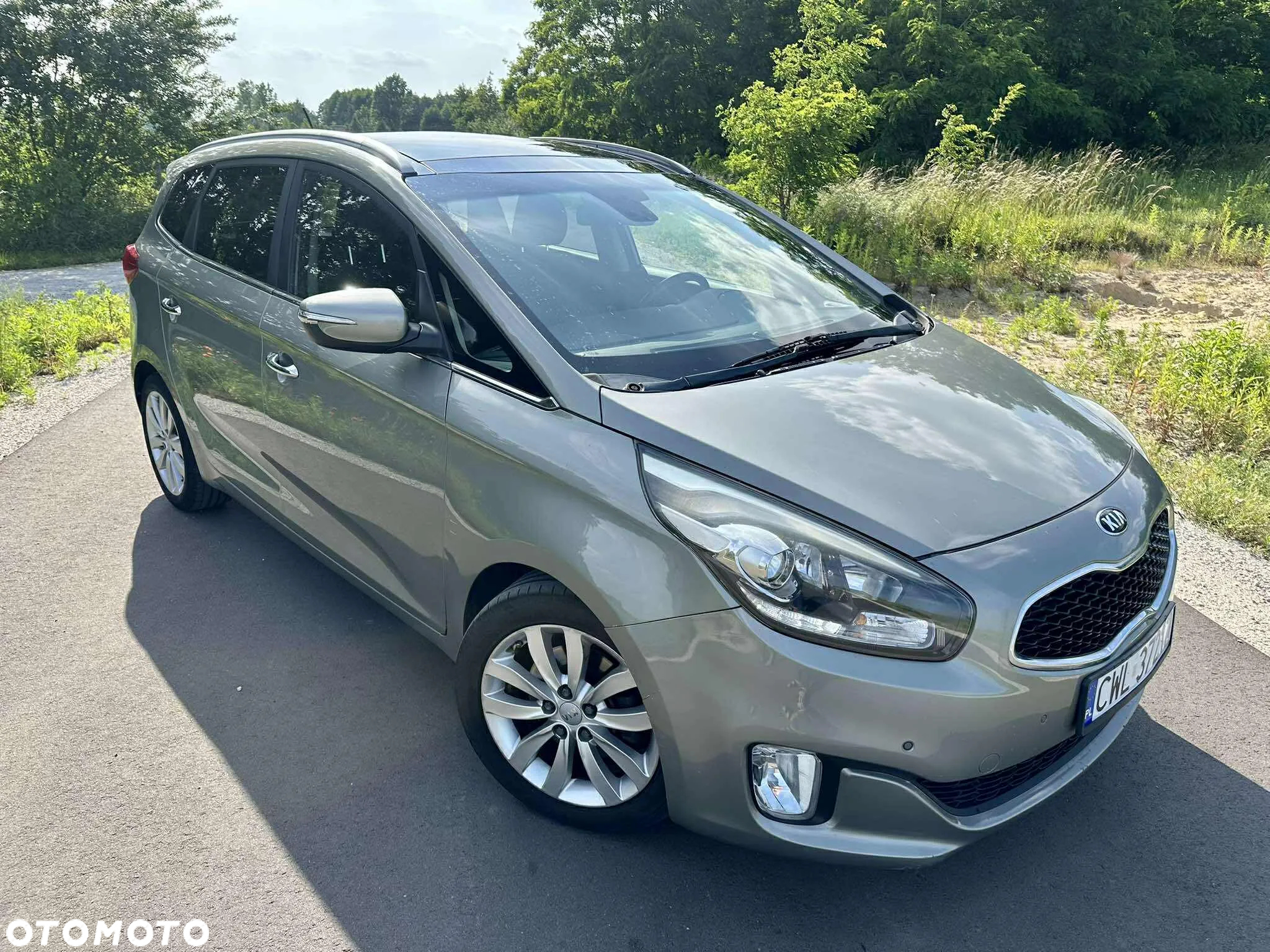 Kia Carens - 16