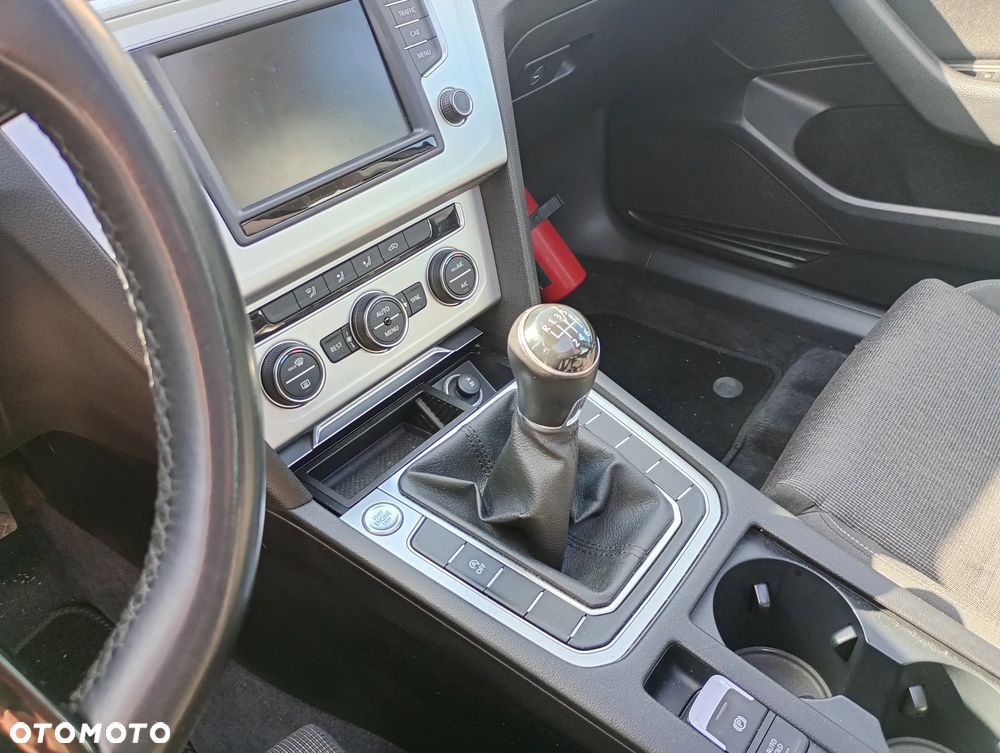 Volkswagen Passat 2.0 TDI BMT Comfortline - 13