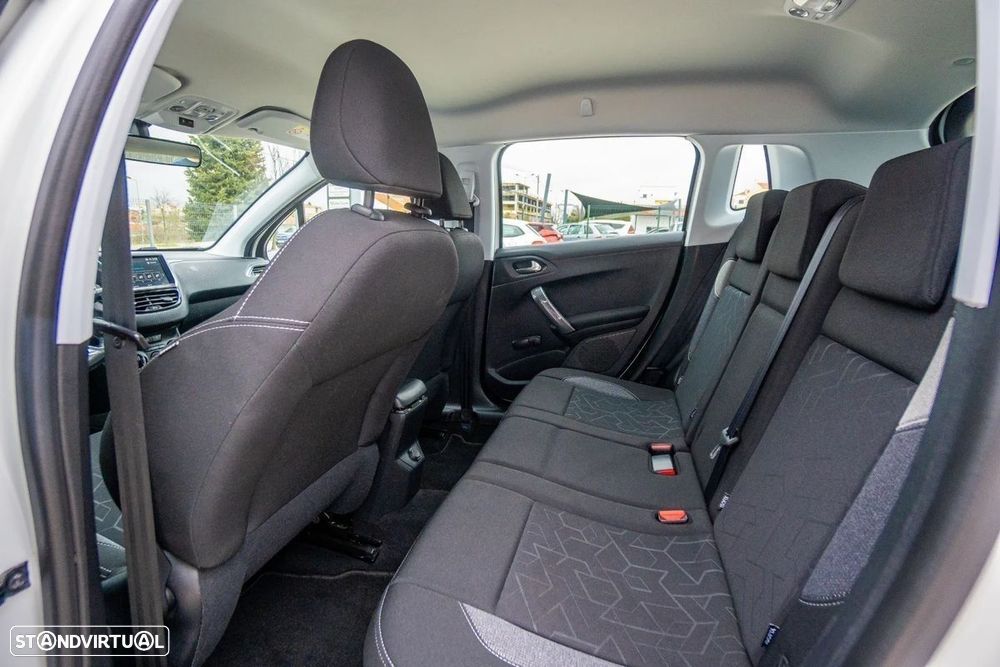 Peugeot 2008 PureTech 110 GPF Stop&Start EAT6 Signature - 9